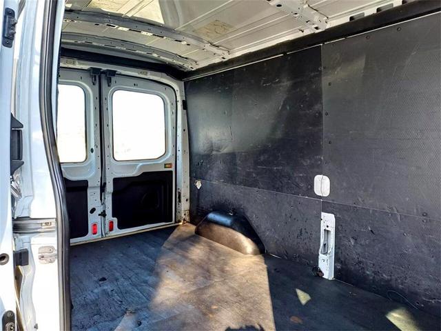 Photo of 2015 Oxford White Ford Transit-250