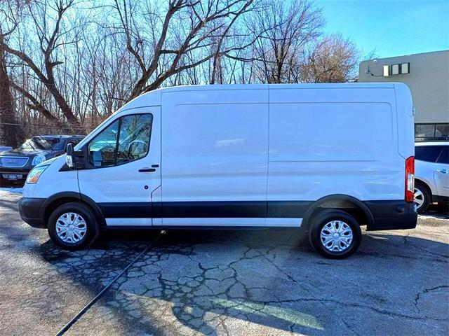 Photo of 2015 Oxford White Ford Transit-250