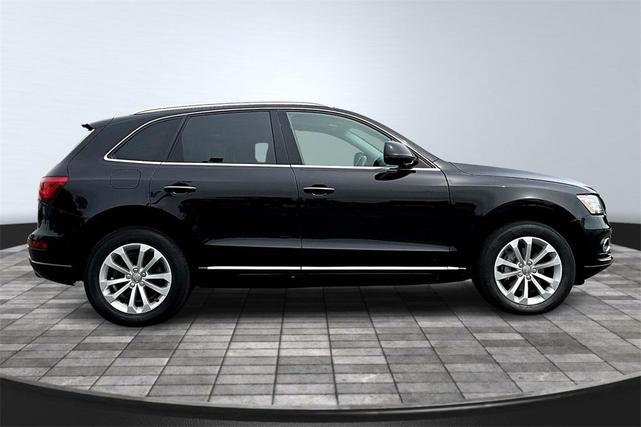 Photo of 2015 Black Audi Q5