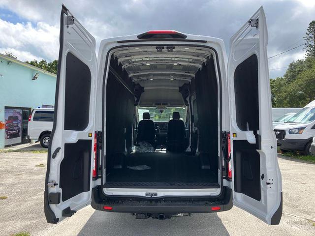 Photo of 2025 Oxford White Ford Transit-350