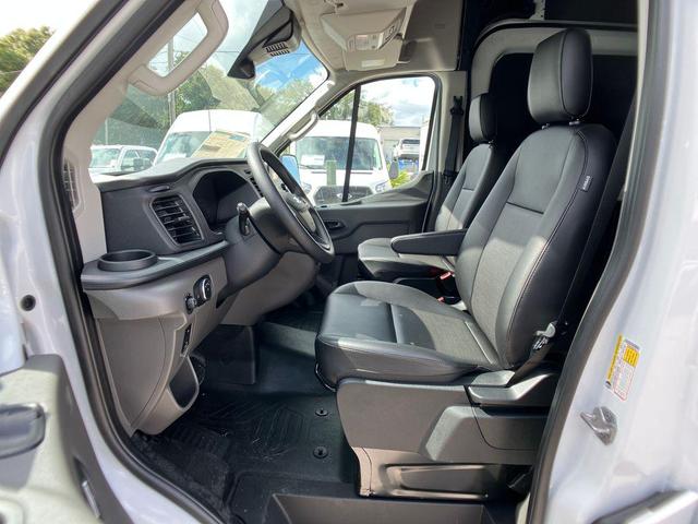 Photo of 2025 Oxford White Ford Transit-350