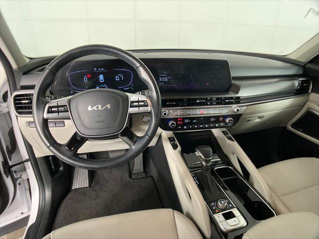 Photo of 2024 Glacial White Pearl Kia Telluride