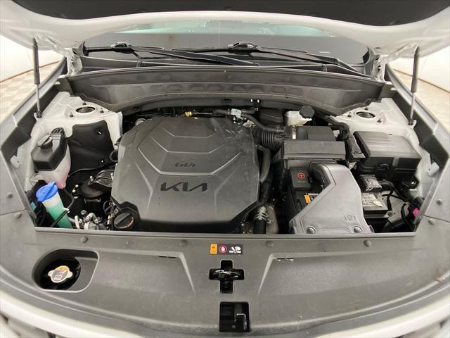 Photo of 2024 Glacial White Pearl Kia Telluride