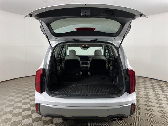 Photo of 2024 Glacial White Pearl Kia Telluride
