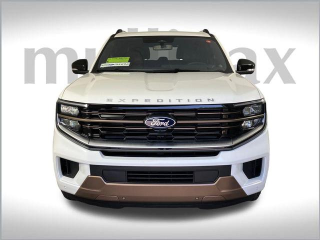 Photo of 2025 White Metallic Ford Expedition Max