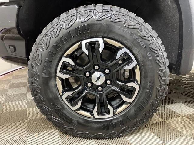 Photo of 2024 Summit White Chevrolet Silverado 1500