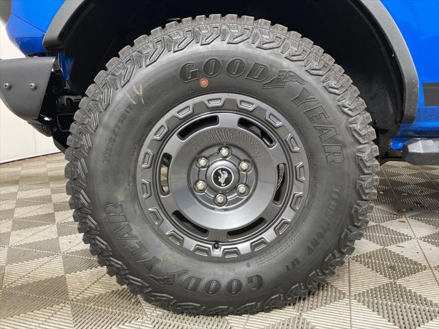 Photo of 2024 Blue Metallic Ford Bronco