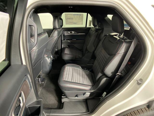 Photo of 2025 White Metallic Ford Explorer