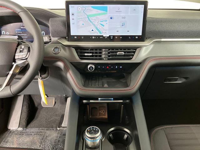 Photo of 2025 White Metallic Ford Explorer