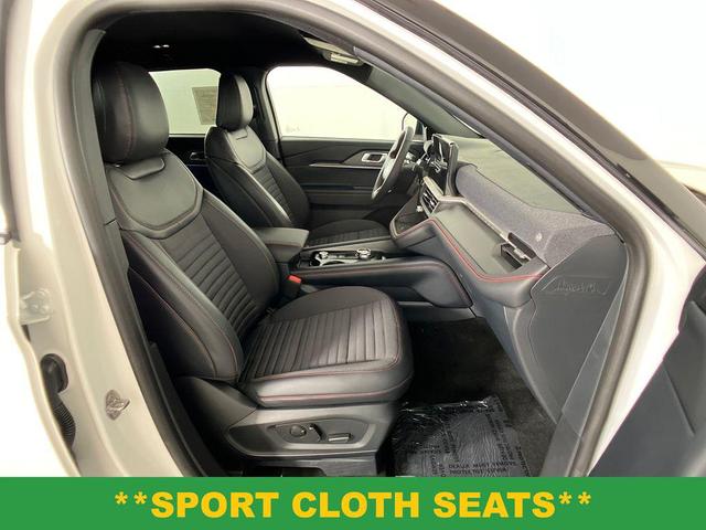 Photo of 2025 White Metallic Ford Explorer