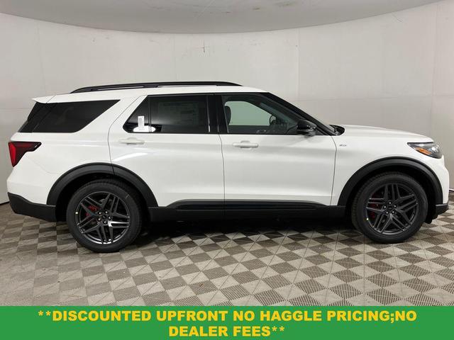 Photo of 2025 White Metallic Ford Explorer