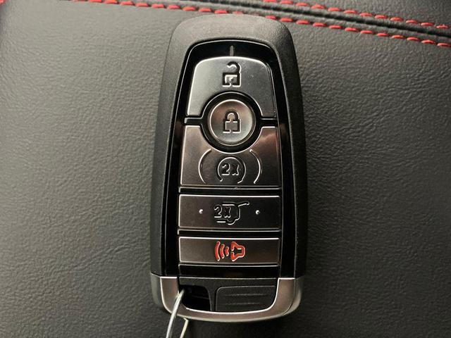 Photo of 2025 White Metallic Ford Explorer
