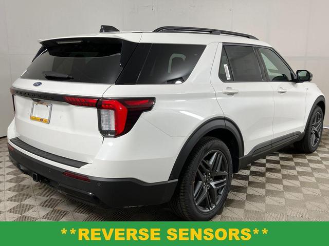 Photo of 2025 White Metallic Ford Explorer