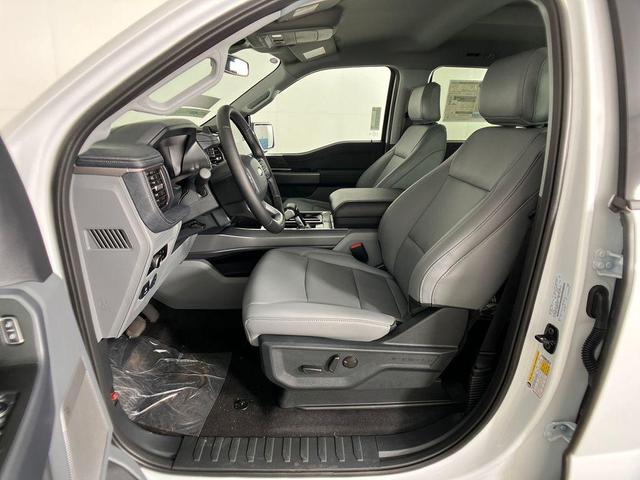 Photo of 2025 Oxford White Ford F-150 Lightning