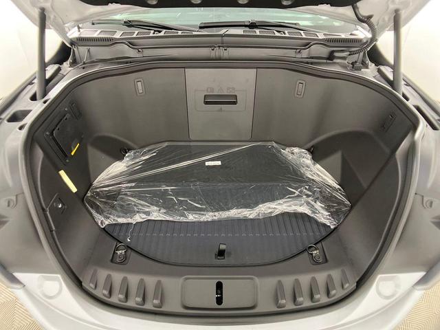 Photo of 2025 Iconic Silver Metallic Ford F-150 Lightning