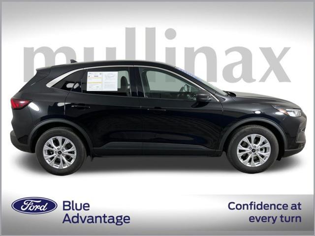 Photo of 2023 Agate Black Metallic Ford Escape