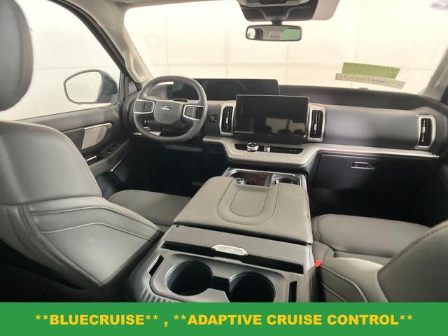 Photo of 2025 Glacier Gray Metallic TriCoat Ford Expedition