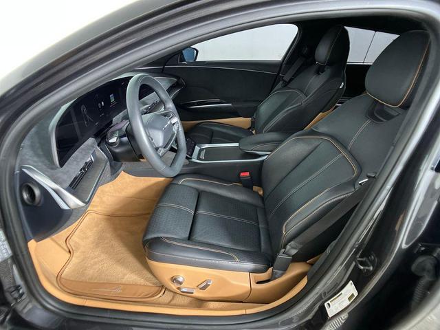 Photo of 2022 Black Lucid Air