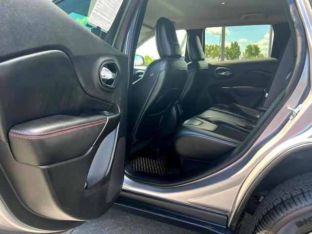 Photo of 2020 Gray Jeep Cherokee