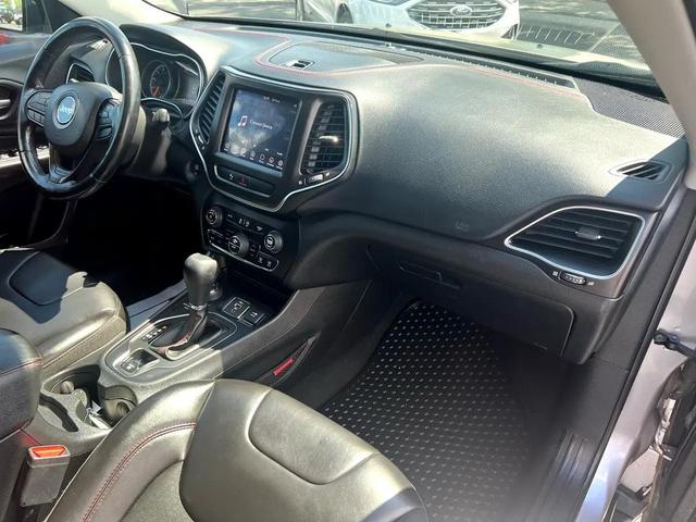 Photo of 2020 Gray Jeep Cherokee