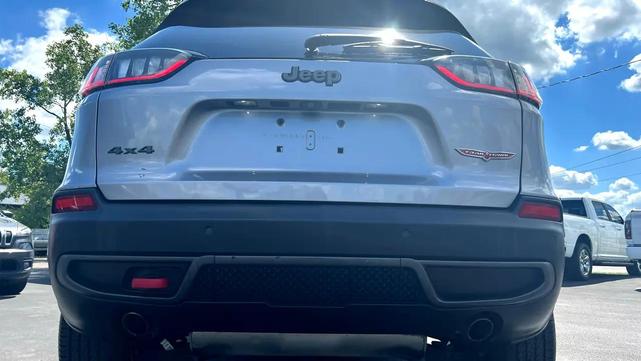 Photo of 2020 Gray Jeep Cherokee