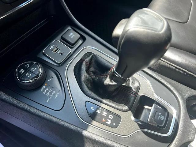 Photo of 2020 Gray Jeep Cherokee