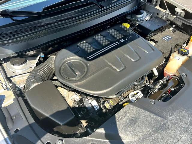 Photo of 2020 Gray Jeep Cherokee