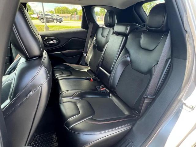 Photo of 2020 Gray Jeep Cherokee