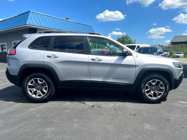 Photo of 2020 Gray Jeep Cherokee