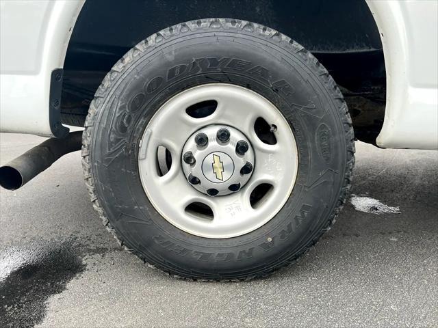 Photo of 2021 White Chevrolet Express 2500