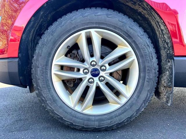 Photo of 2017 Maroon Ford Edge