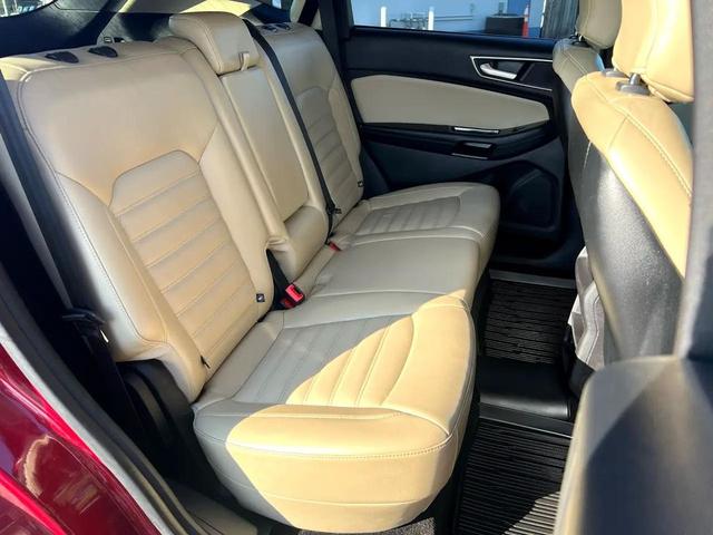 Photo of 2017 Maroon Ford Edge