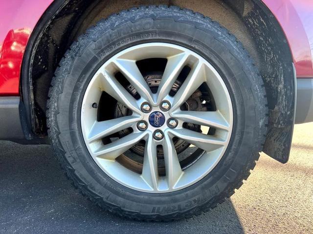 Photo of 2017 Maroon Ford Edge