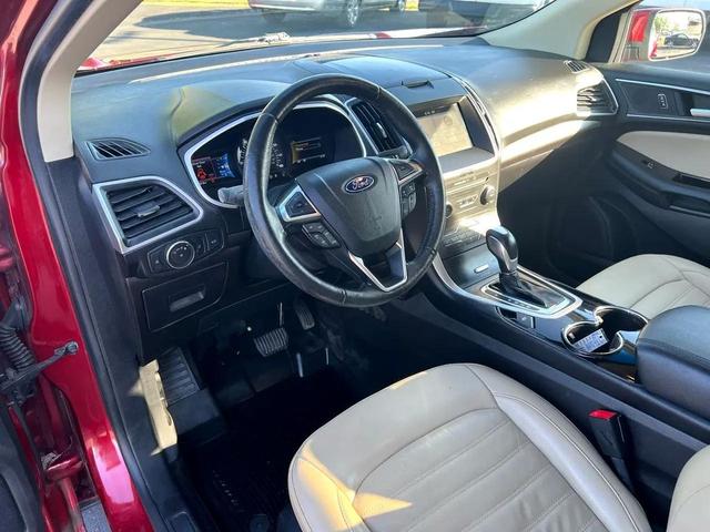 Photo of 2017 Maroon Ford Edge