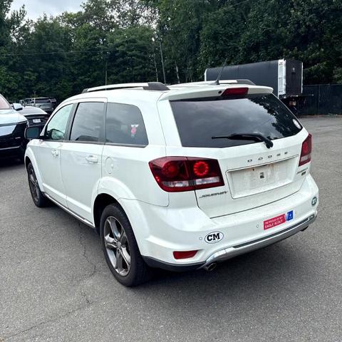 Photo of 2017 White Dodge Journey
