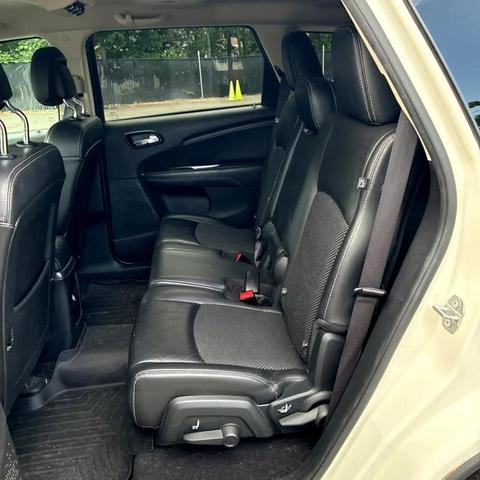 Photo of 2017 White Dodge Journey