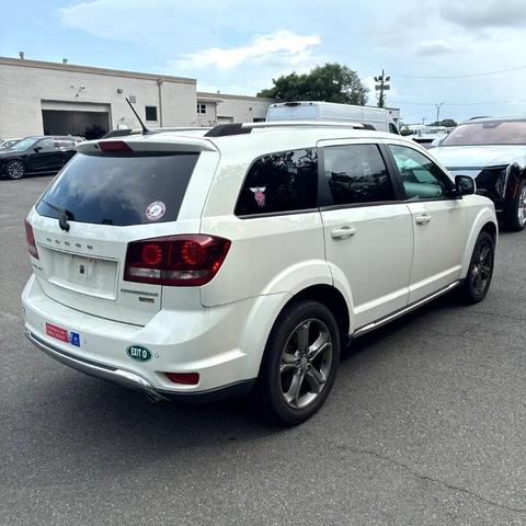 Photo of 2017 White Dodge Journey