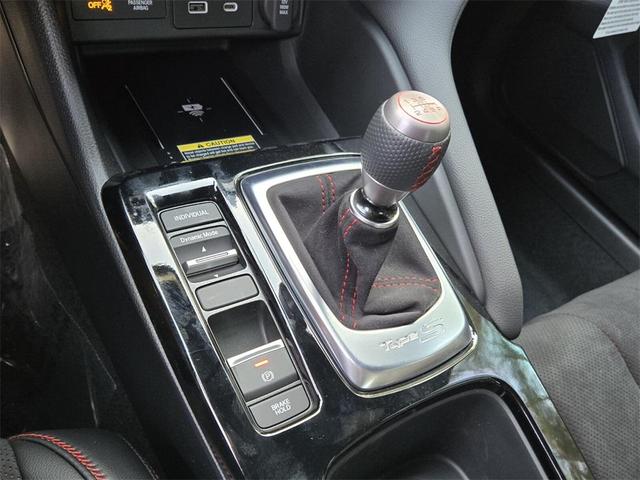 Photo of 2025 Platinum White Pearl Acura Integra