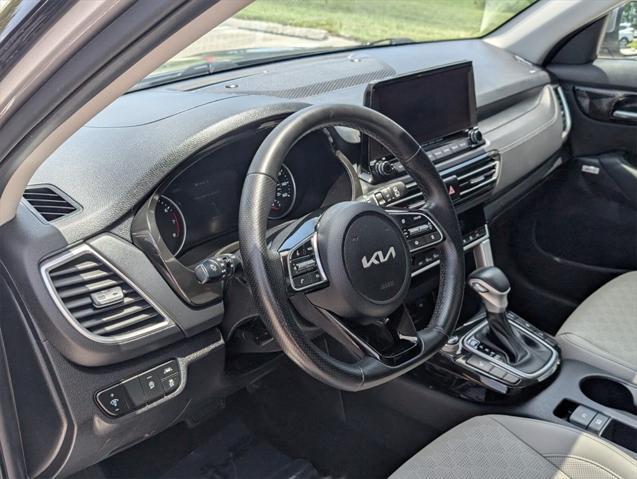 Photo of 2023 Steel Gray Kia Seltos