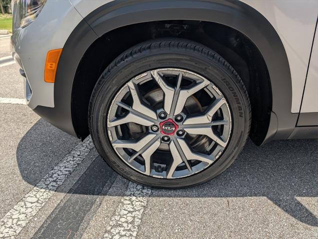 Photo of 2023 Steel Gray Kia Seltos