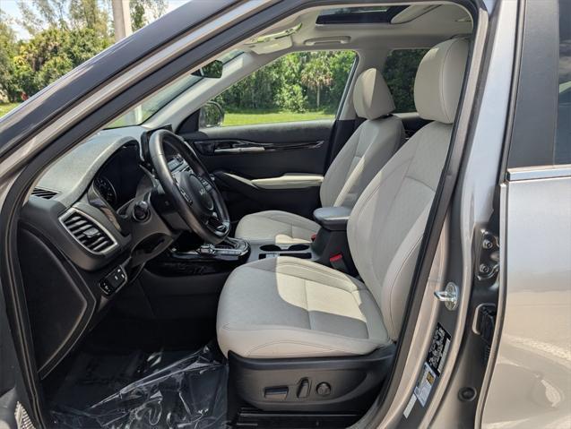 Photo of 2023 Steel Gray Kia Seltos