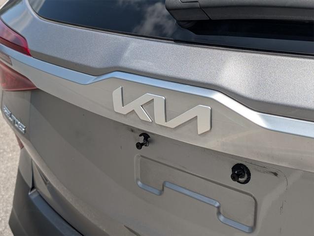 Photo of 2023 Steel Gray Kia Seltos