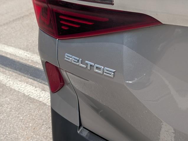 Photo of 2023 Steel Gray Kia Seltos