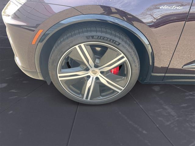 Photo of 2024 Copper Ruby Metallic Porsche Macan