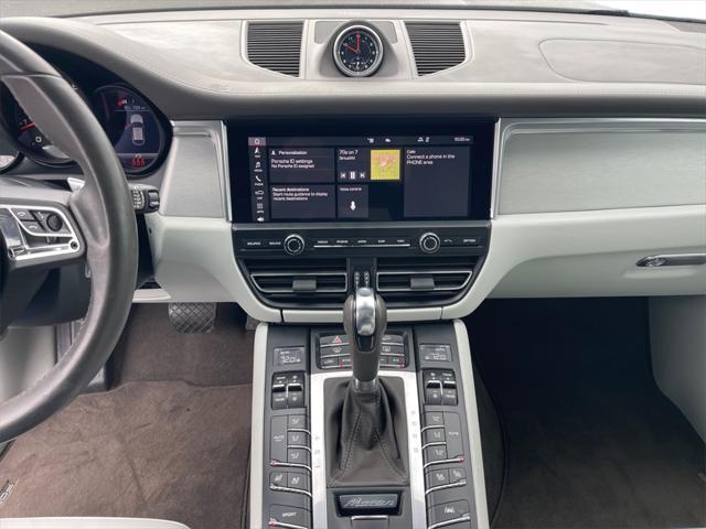 Photo of 2021 Jet Black Metallic Porsche Macan