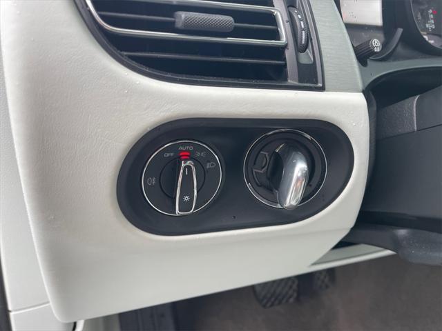 Photo of 2021 Jet Black Metallic Porsche Macan