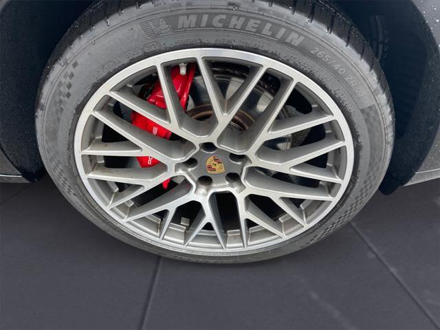 Photo of 2021 Jet Black Metallic Porsche Macan
