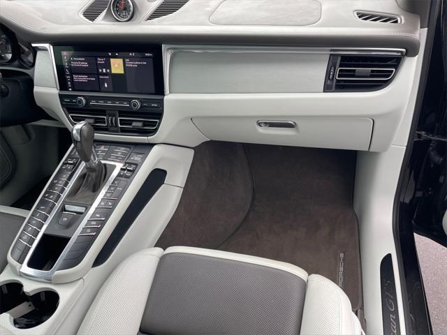 Photo of 2021 Jet Black Metallic Porsche Macan