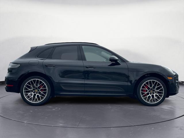 Photo of 2021 Jet Black Metallic Porsche Macan