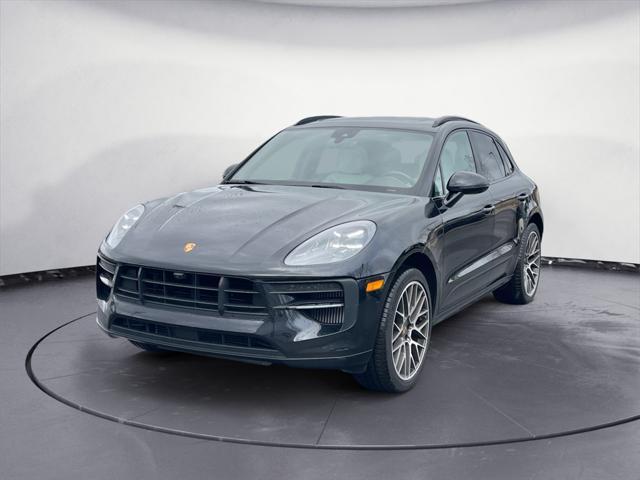 Photo of 2021 Jet Black Metallic Porsche Macan